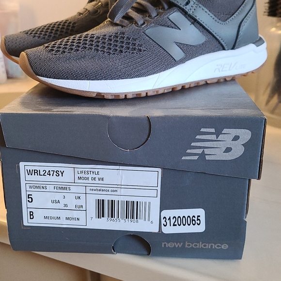 New balance shoes 247 - Picture 5 of 5